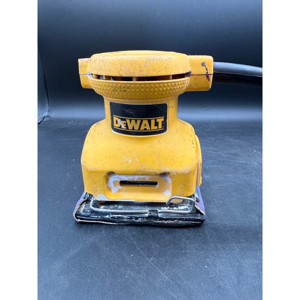 DEWALT DW411 120V Corded Palm Grip Sander - tested and working